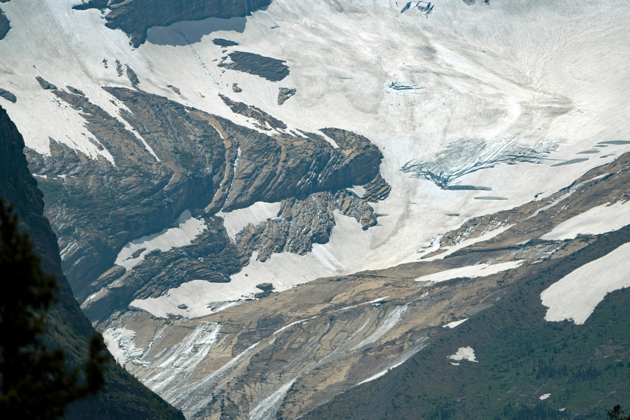 A mountain glacier with snow and ice, Standard