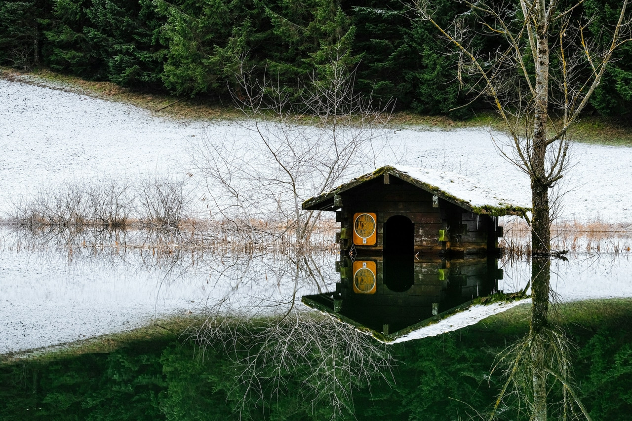 a small cabin in the middle of a lake, Standard