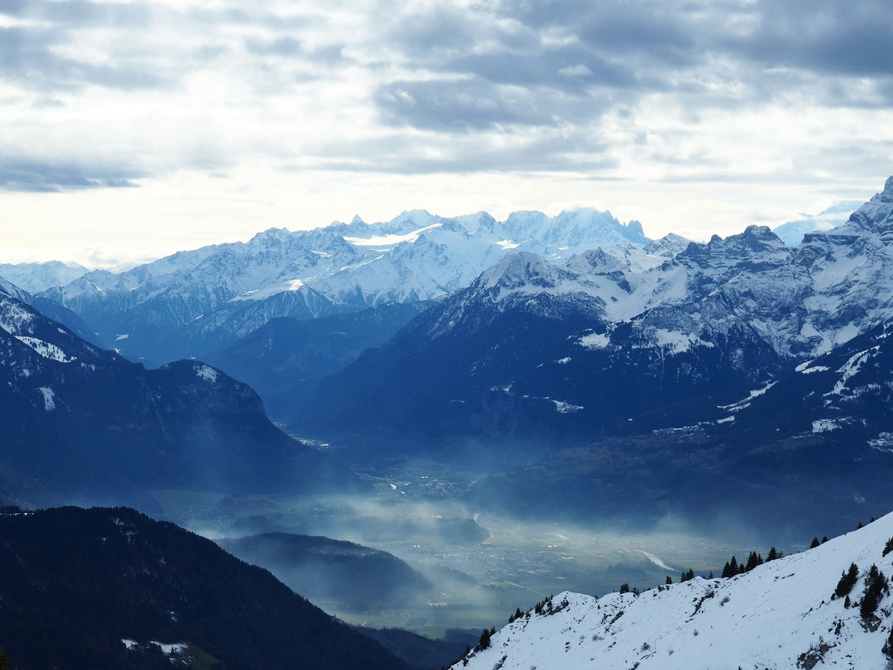 a view of a mountain range with snow on it, Ultra