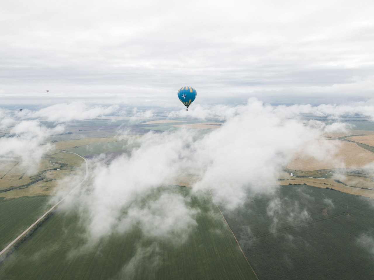 blue hot air balloon on sky, Standard