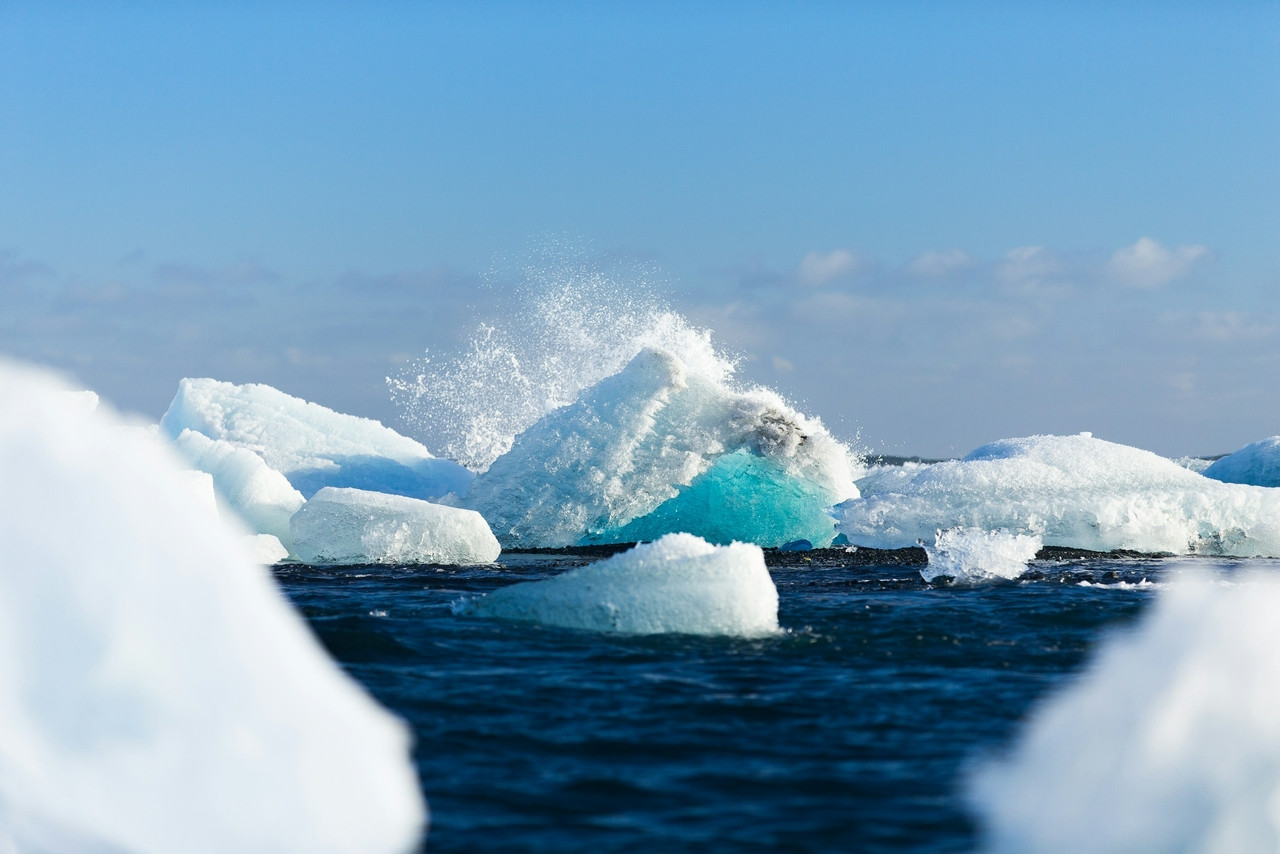 icebergs floating on body of water during daytime, Ultra