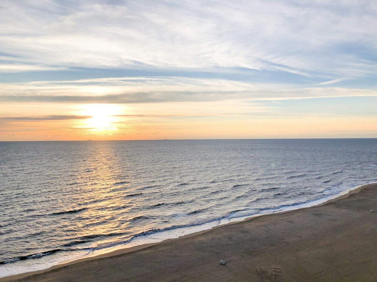 sea waves crashing on shore during sunset, Standard