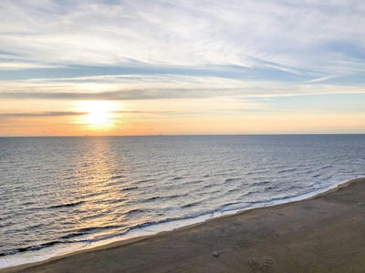 sea waves crashing on shore during sunset, Standard