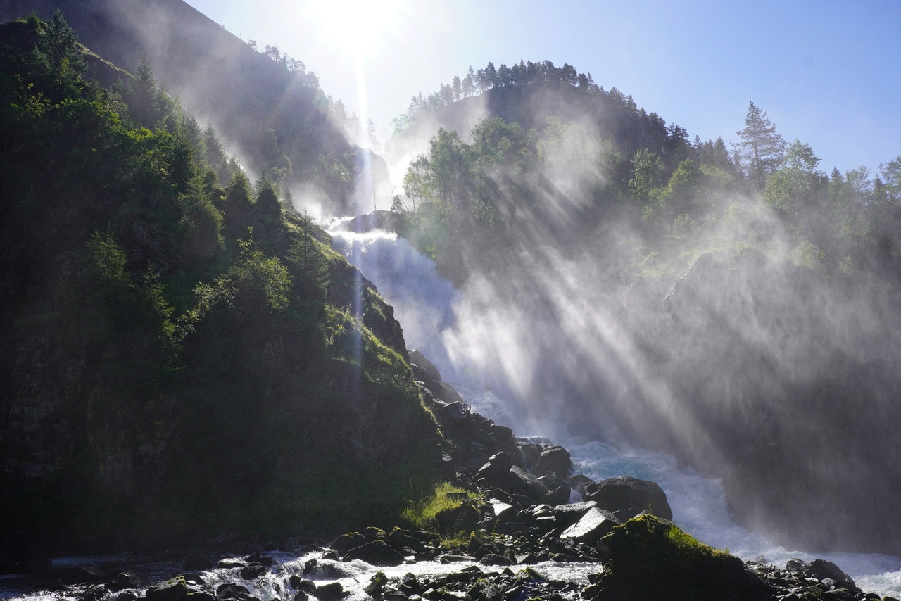 The sun shines brightly on a mountain stream, Ultra