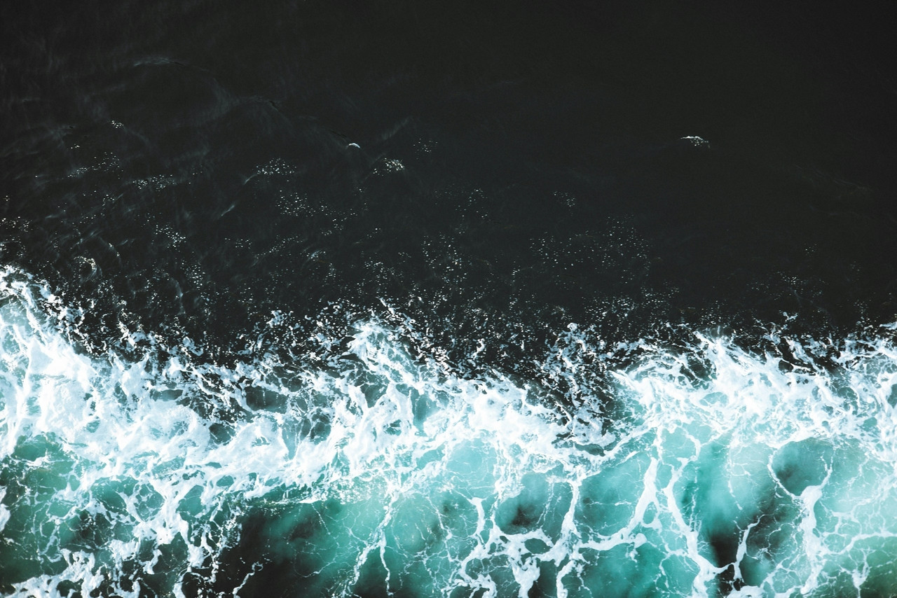 Turquoise waves crashing on a dark ocean, Standard